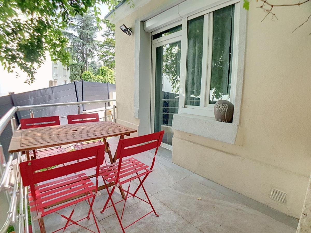 Stop Chez M Select Garden Saint-Fons Exterior foto